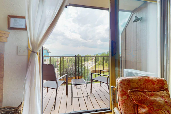 Lovely studio just steps from gondola w/ shared pool & hot tub & free WiFi