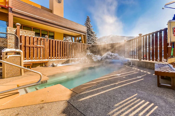 Lovely studio just steps from gondola w/ shared pool & hot tub & free WiFi