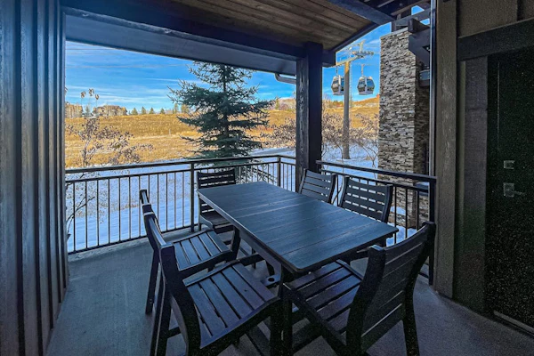 Beautifully decorated luxury condo with shared hot tubs, pool, fitness, & more