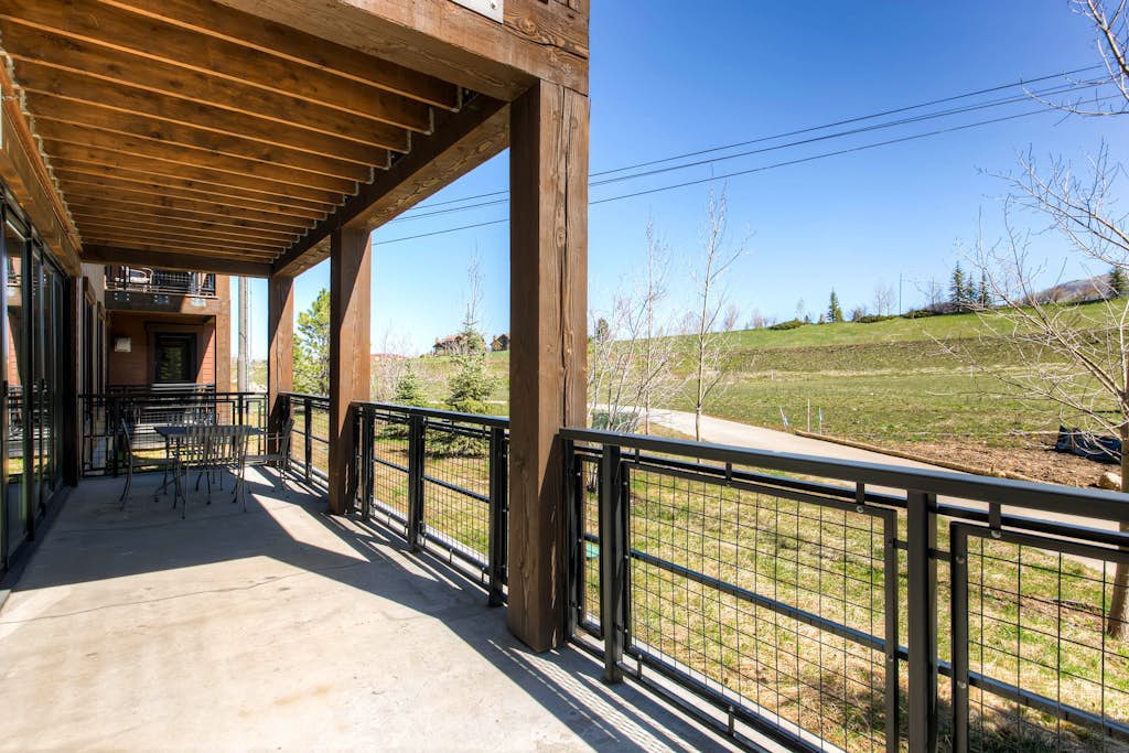 Luxurious, family-friendly condo w/shared hot tubs, pool, game room, & fitness