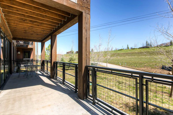 Luxurious, family-friendly condo w/shared hot tubs, pool, game room, & fitness