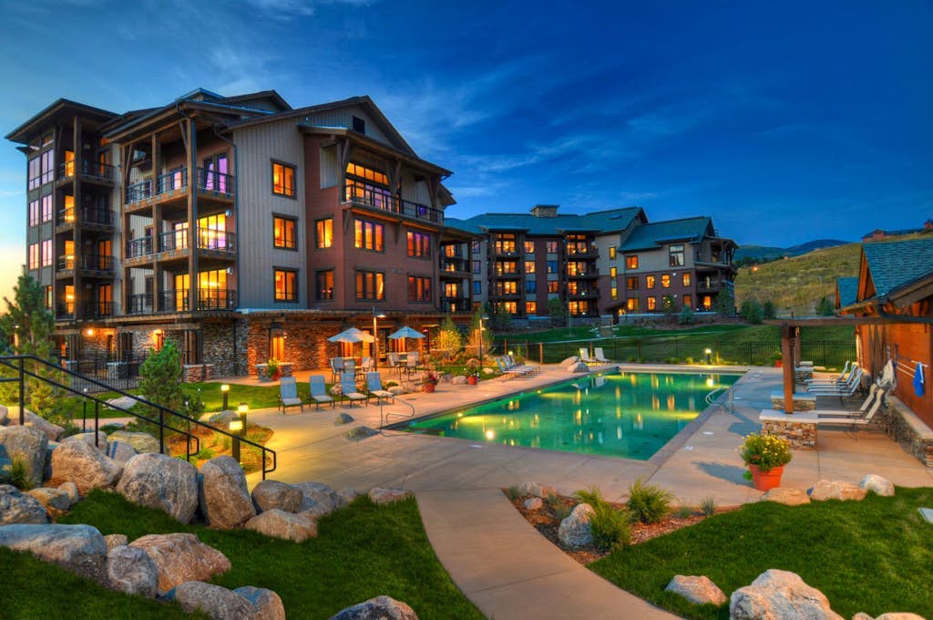 Luxurious, family-friendly condo w/shared hot tubs, pool, game room, & fitness