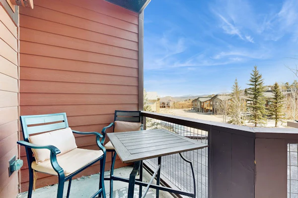 Ski-in/ski-out condo w/gas fireplace, shared hot tub/pool, & mountain views