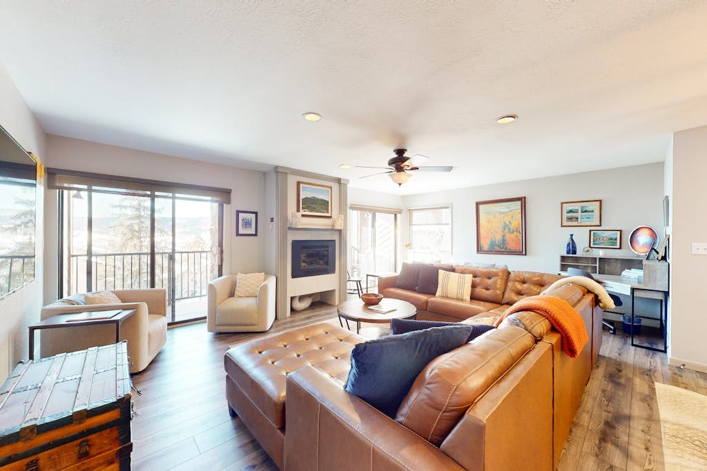 Large updated condo with full kitchen & private balcony - near resort trails