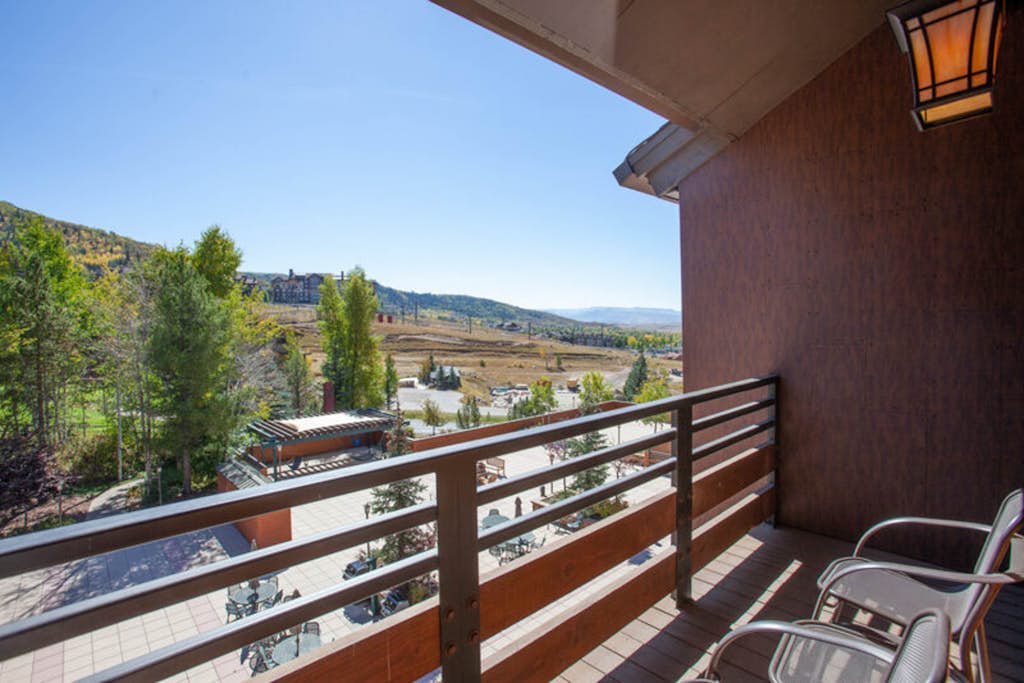 Spacious, top-floor condo near ski area w/ mountain views plus shared hot tubs