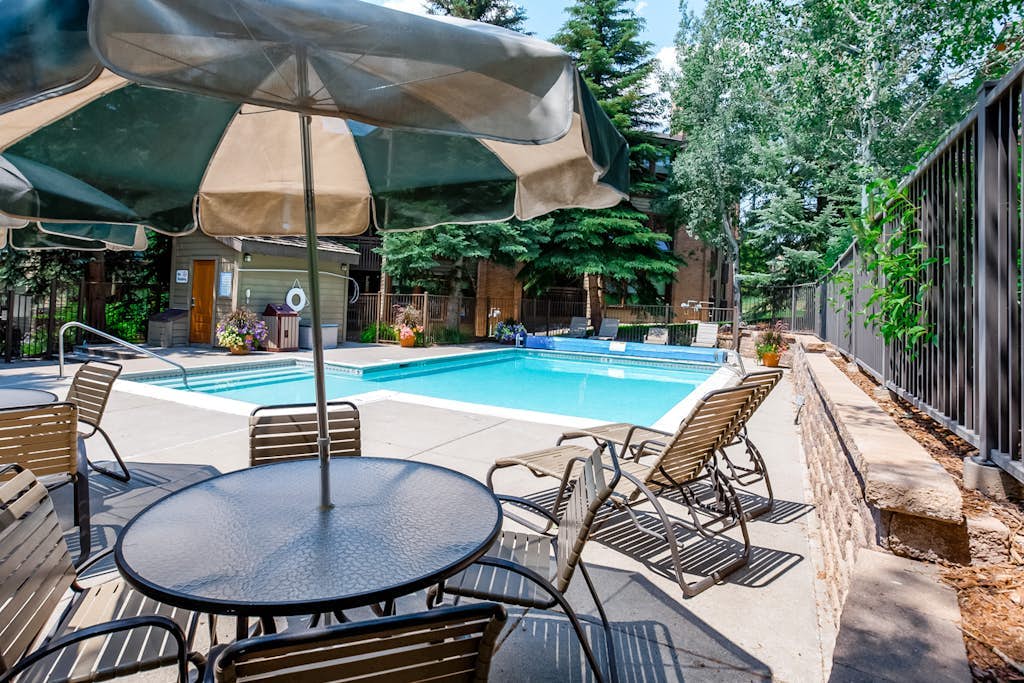 Amazing condo next to Steamboat skiing with hot tubs, pool & washer/dryer