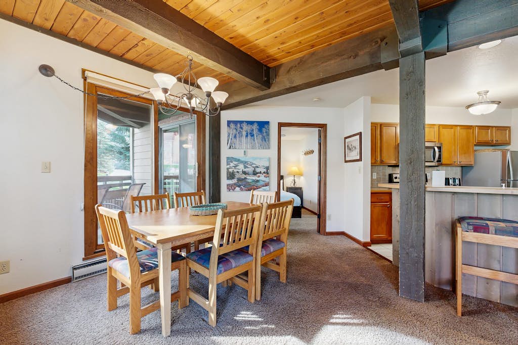 Lovely Steamboat condo near lift with hot tubs, pool & free shuttle