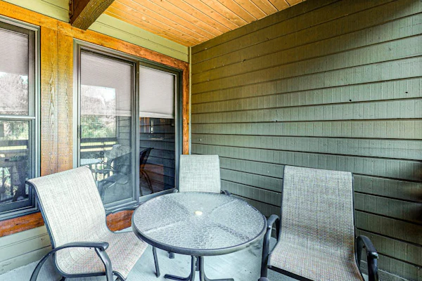 Steamboat chalet with pool, hot tubs & washer/dryer - close to gondola