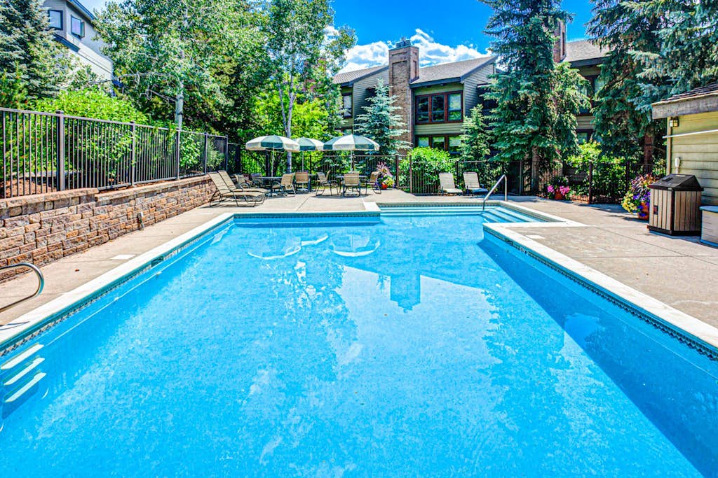 Steamboat getaway near base area with pool, hot tubs & washer/dryer