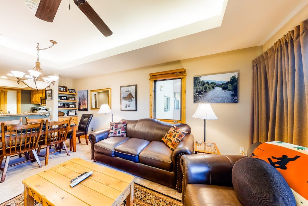 Family-friendly condo w/mountain views, balcony, shared hot tub & outdoor pool