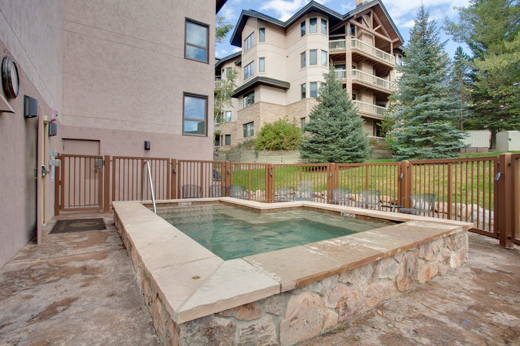 Ski-In/Ski-Out Condo w/ 2 Balconies, Fireplace, Media Room & Shared Hot Tub