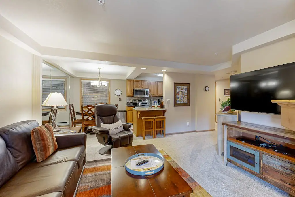 Torian Plum Plaza 206