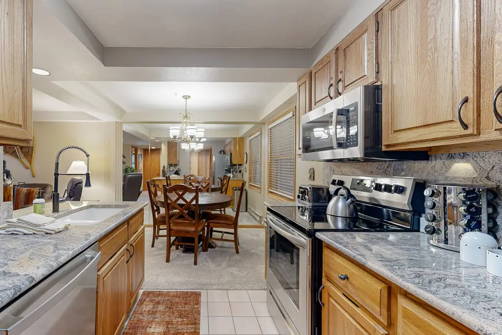 Torian Plum Plaza 206