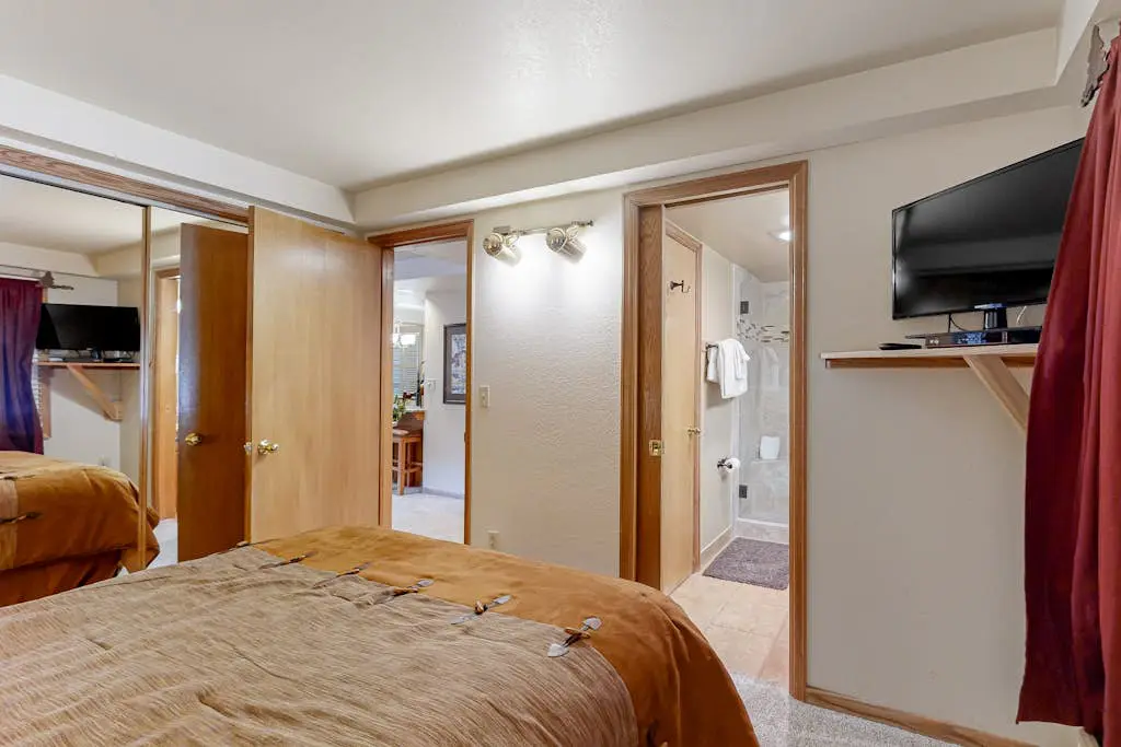 Torian Plum Plaza 206