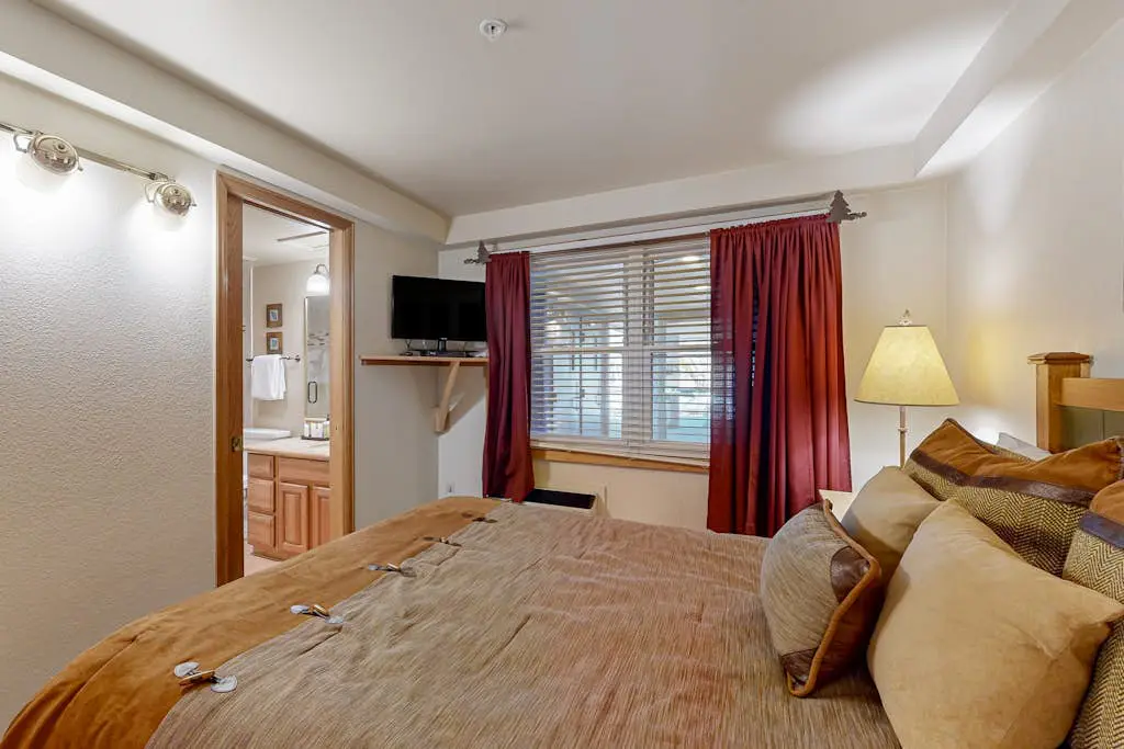 Torian Plum Plaza 206