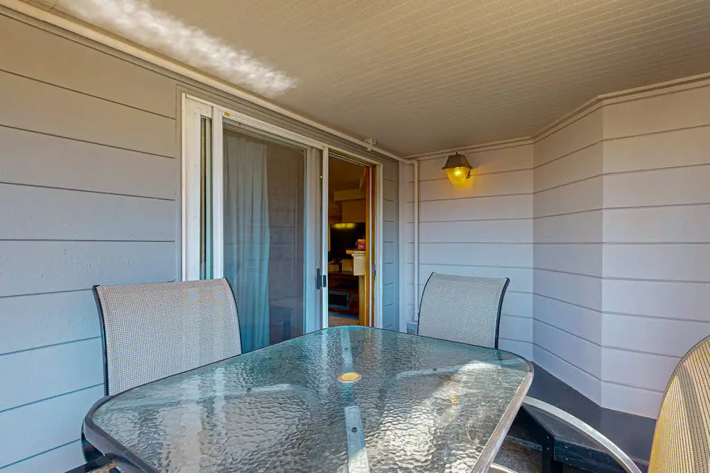 Torian Plum Plaza 206