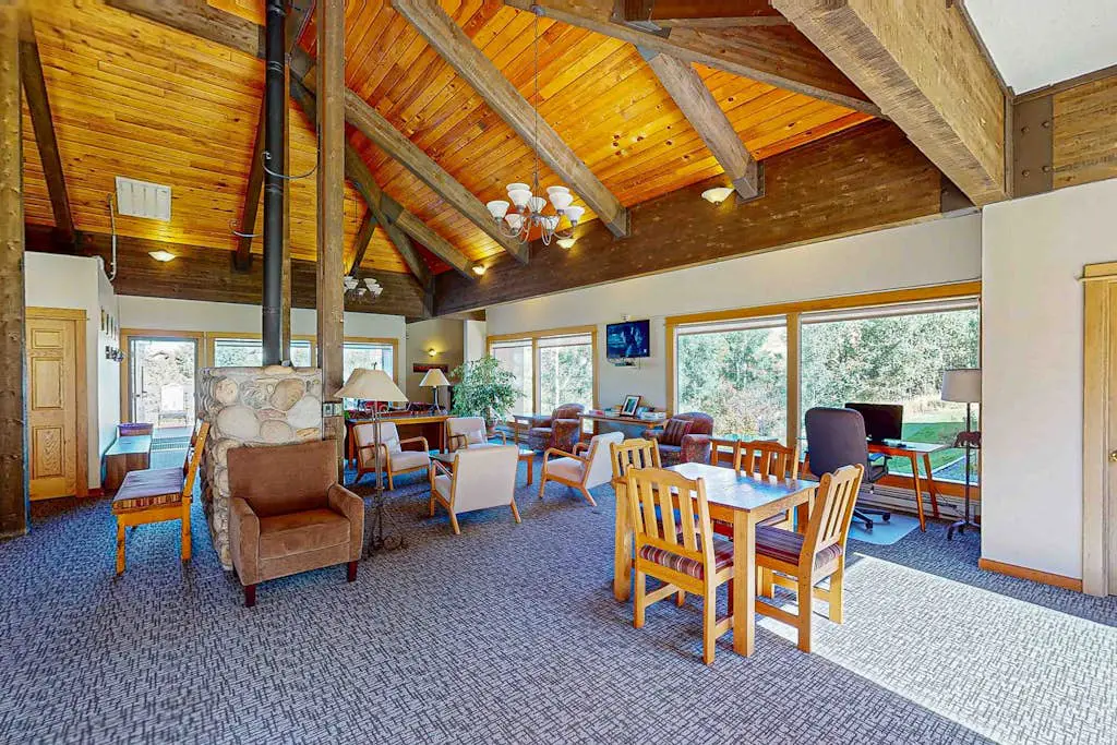 Ski Inn 211