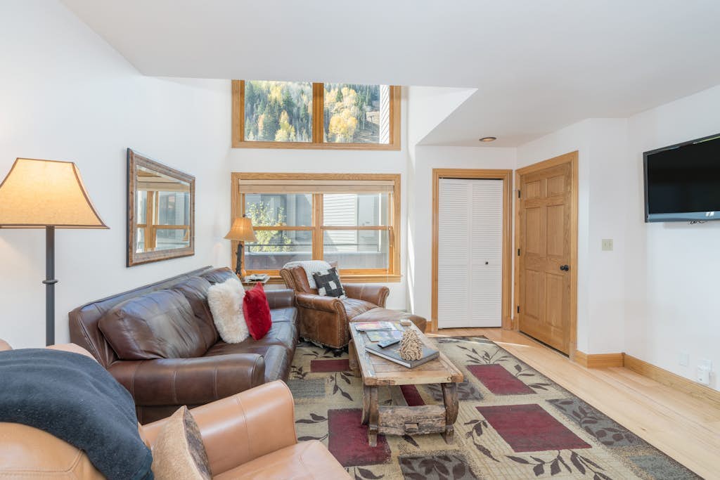 Ski-in/out condo with hot tub, grill, balcony & covered parking