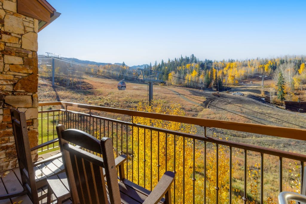 Fantastic, ski-in/out condo with patio, fireplace, grill & Washer/Dryer