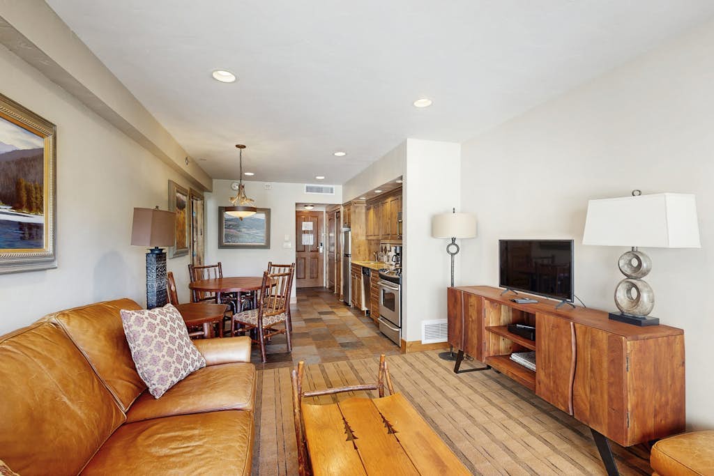 Ski-in/ski-out condo in Sheraton with pool, hot tub, mountain view & fireplace
