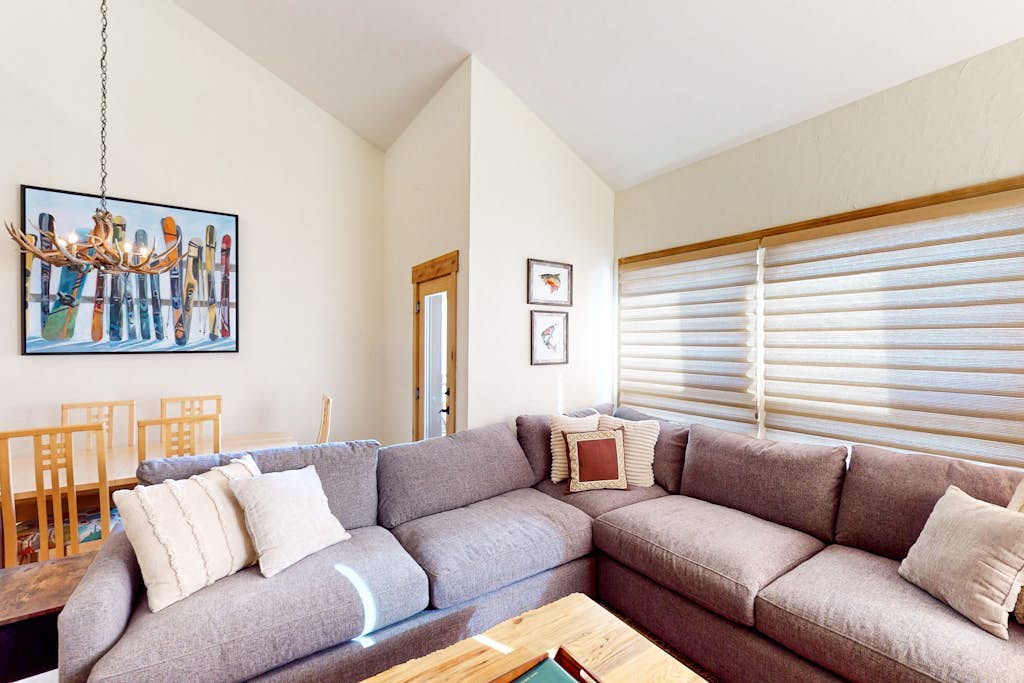 Charming Steamboat Springs condo with hot tub & grilling area - walk to lifts