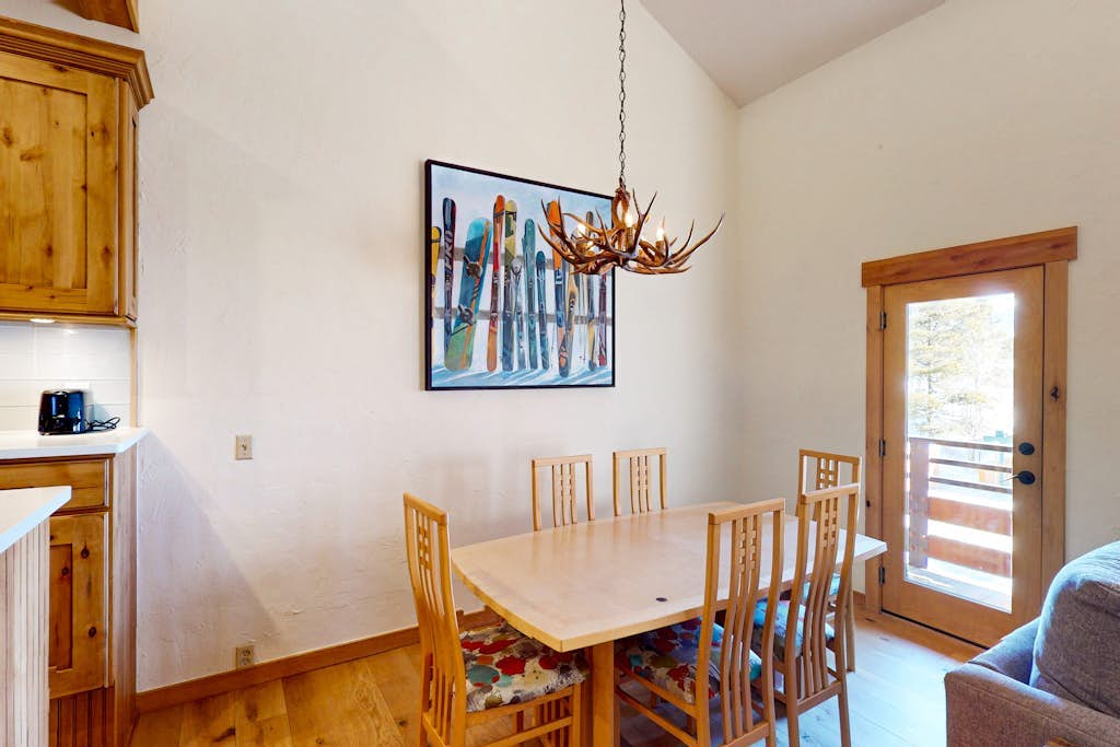 Charming Steamboat Springs condo with hot tub & grilling area - walk to lifts