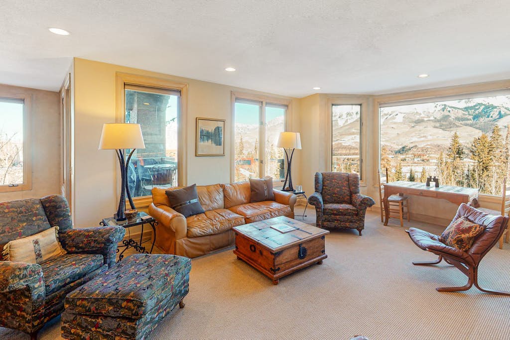 Elegant Mountain Condo