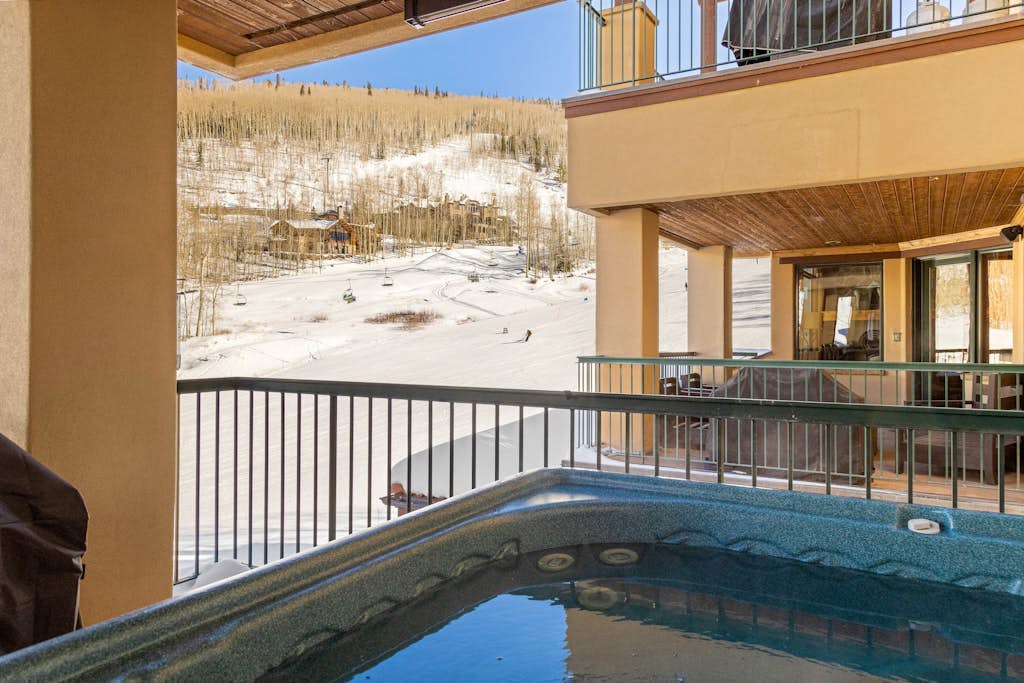 Ski-in/out designer retreat with amazing view & private hot tub - walk to dining