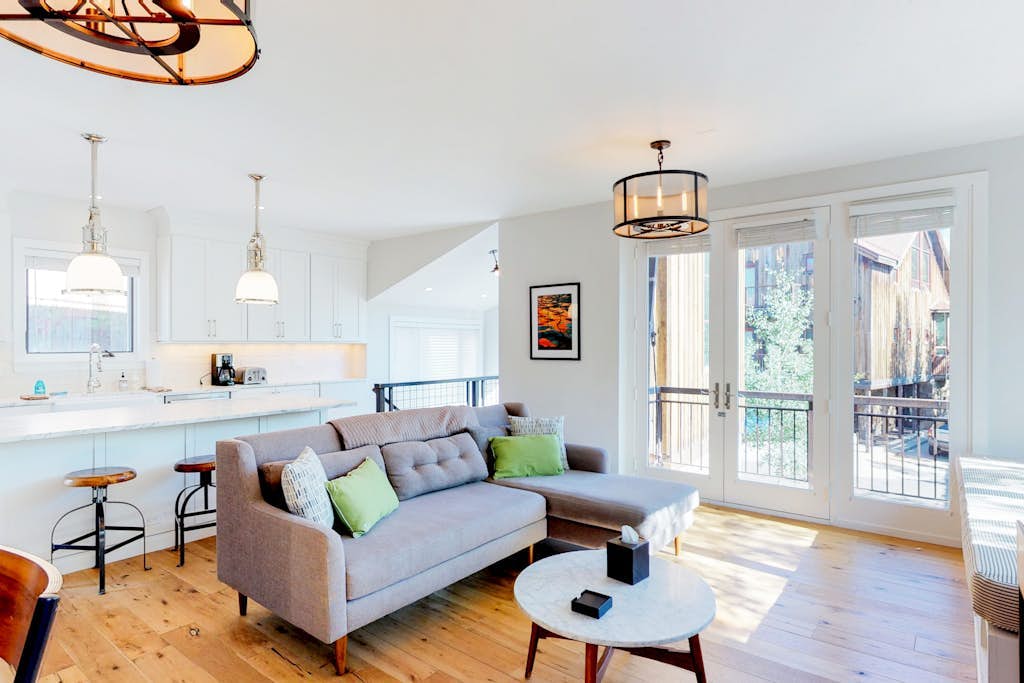 Dog-friendly home close to Telluride with W/D, balcony & yard