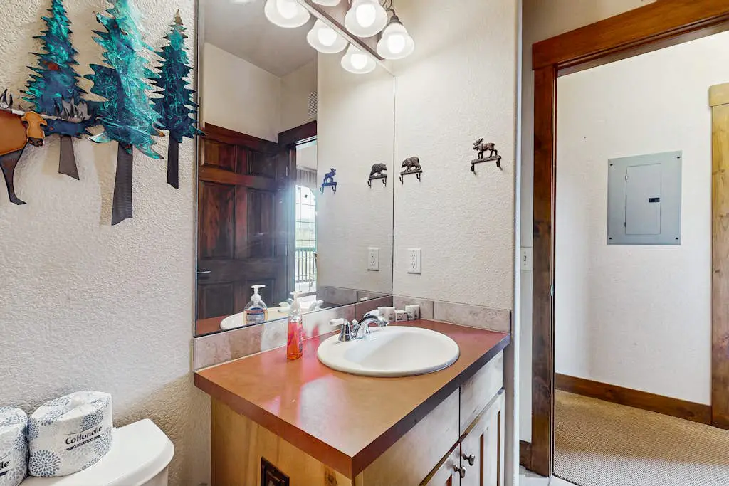 Kicking Horse Lodges 4-205