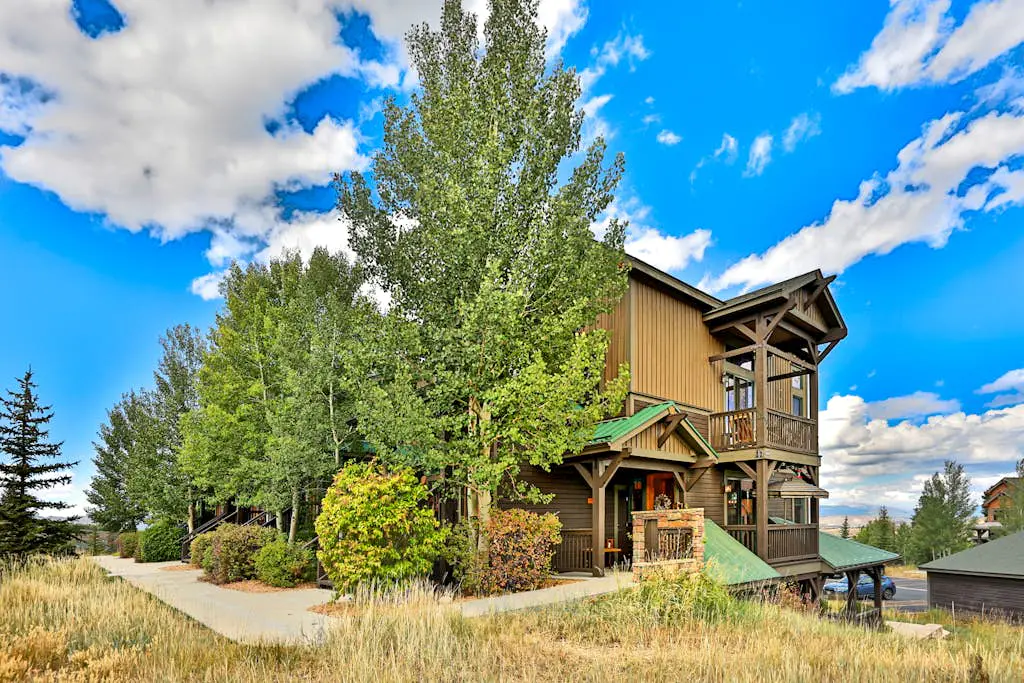 Kicking Horse Lodges 4-205