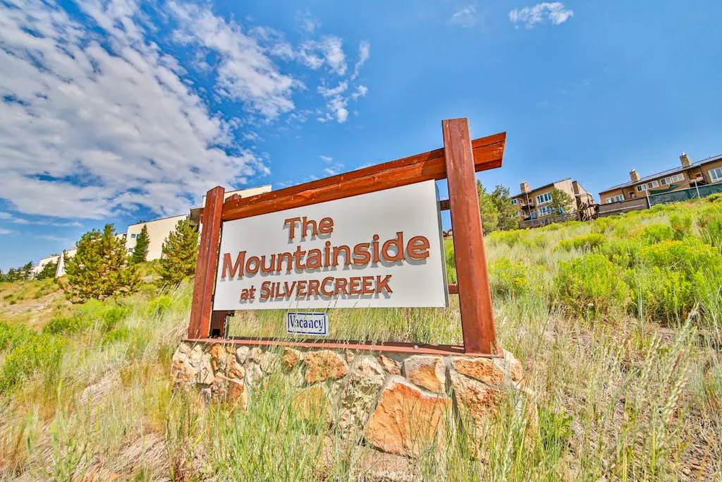 Mountainside 049