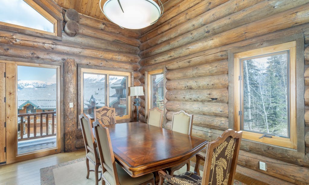 Gorgeous mountain home with balcony, fireplace & views