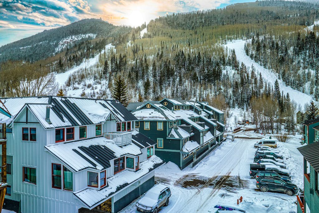 Downtown condo with ski views - walk to Lift 7, Main Street & shuttle bus