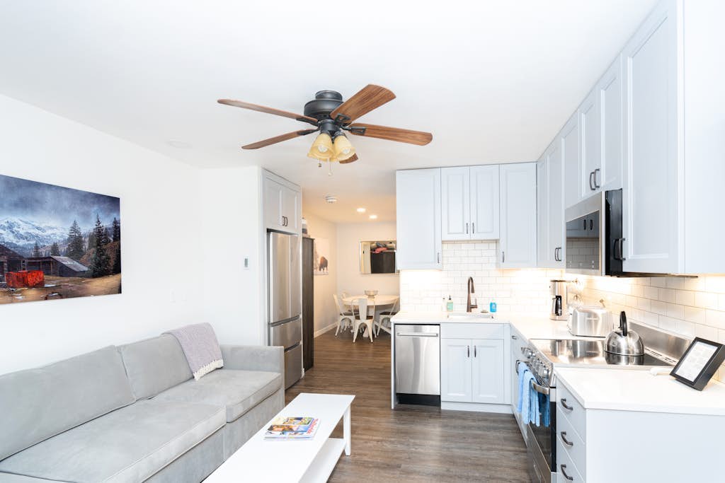 Downtown condo with pool & hot tub - walk to lifts, dining & shopping