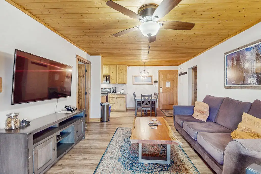 Ski Inn 332