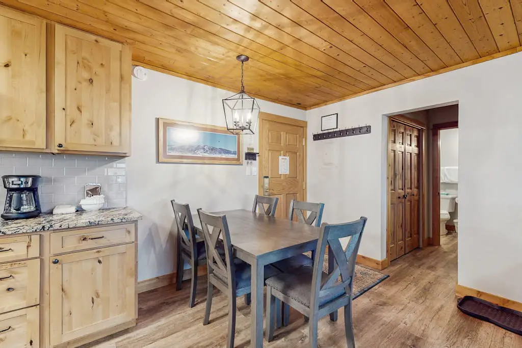 Ski Inn 332
