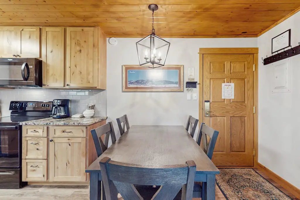Ski Inn 332