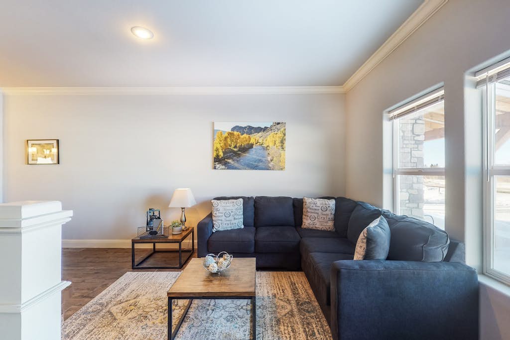 Modern, spacious home with private hot tub & W/D - great location
