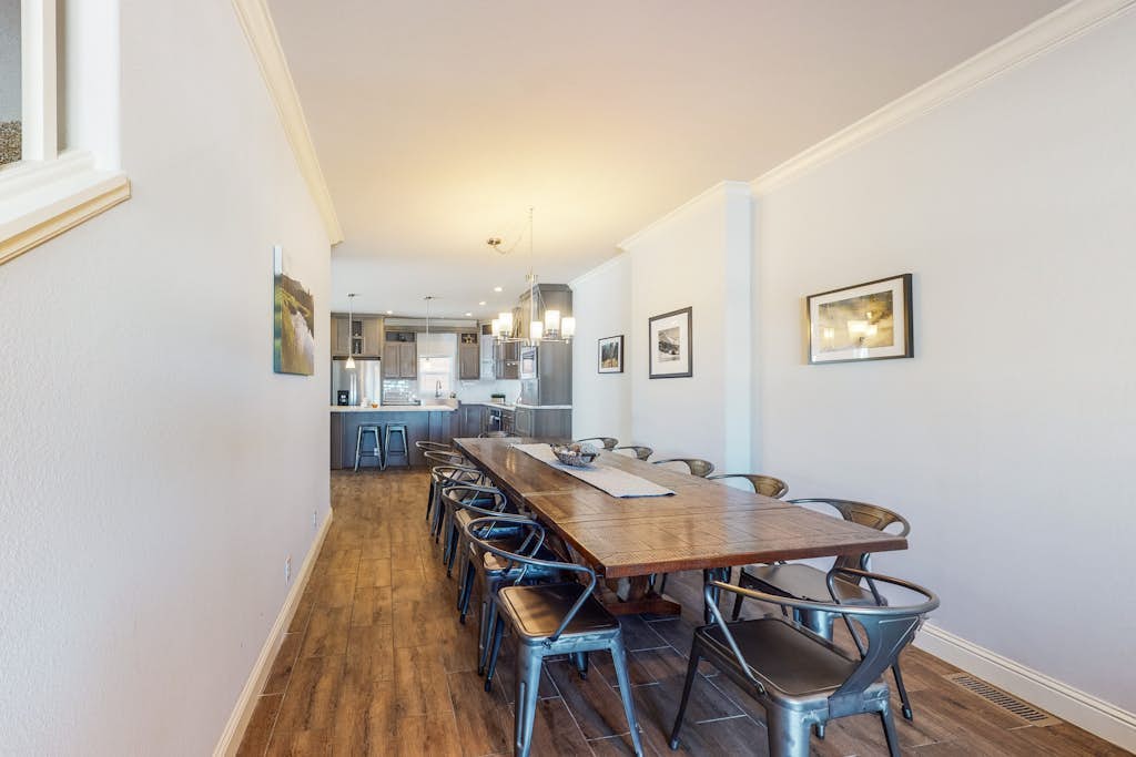 Modern, spacious home with private hot tub & W/D - great location