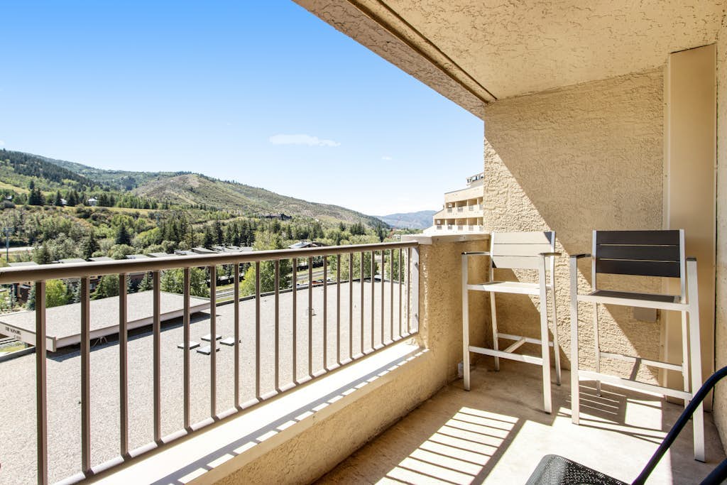 Luxe Two-Story Penthouse with Mountain Views - Near Riverfront Express Gondola