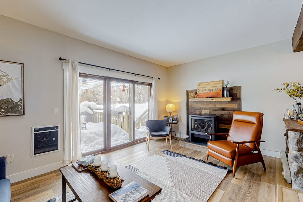 Golf Course Condo with Gas Fireplace, WiFi & Deck with Mountain Views