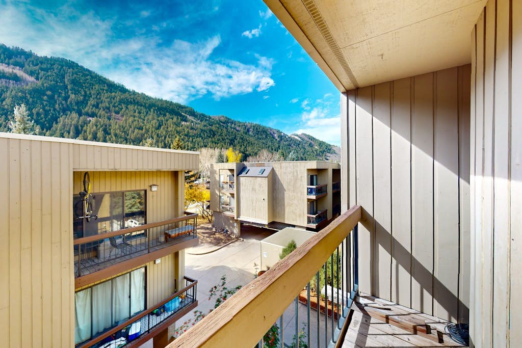 Mountain getaway near trails & skiing w/ balcony &  shared amenities