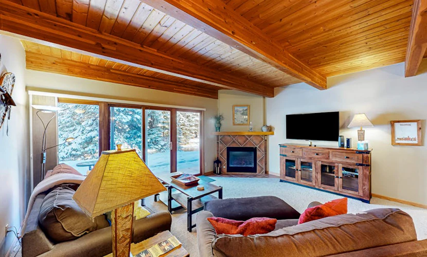 Condo with fireplace & hot tub - walk to gondola & Main Street