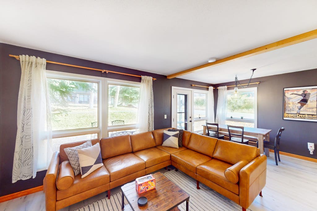 Cozy, recently remodeled condo with patio, mountain views & W/D - near slopes