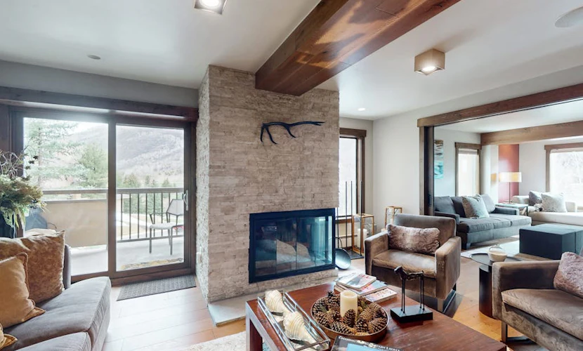 Mountain view condo steps from golf/Nordic skiing with pool & hot tub