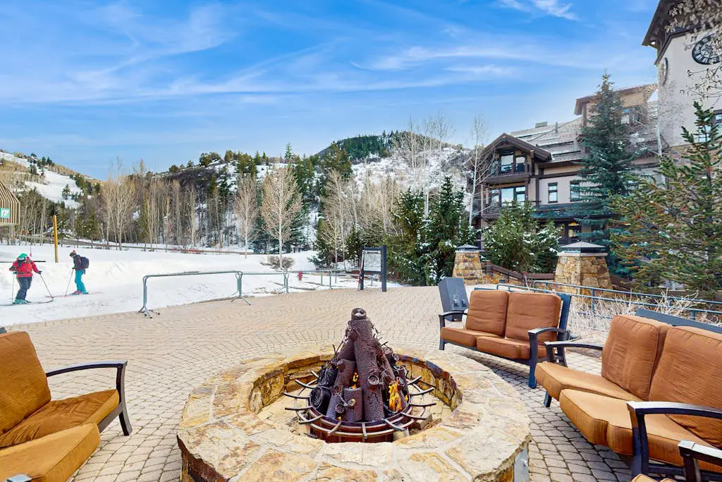 Spruce Tree Lodge #202