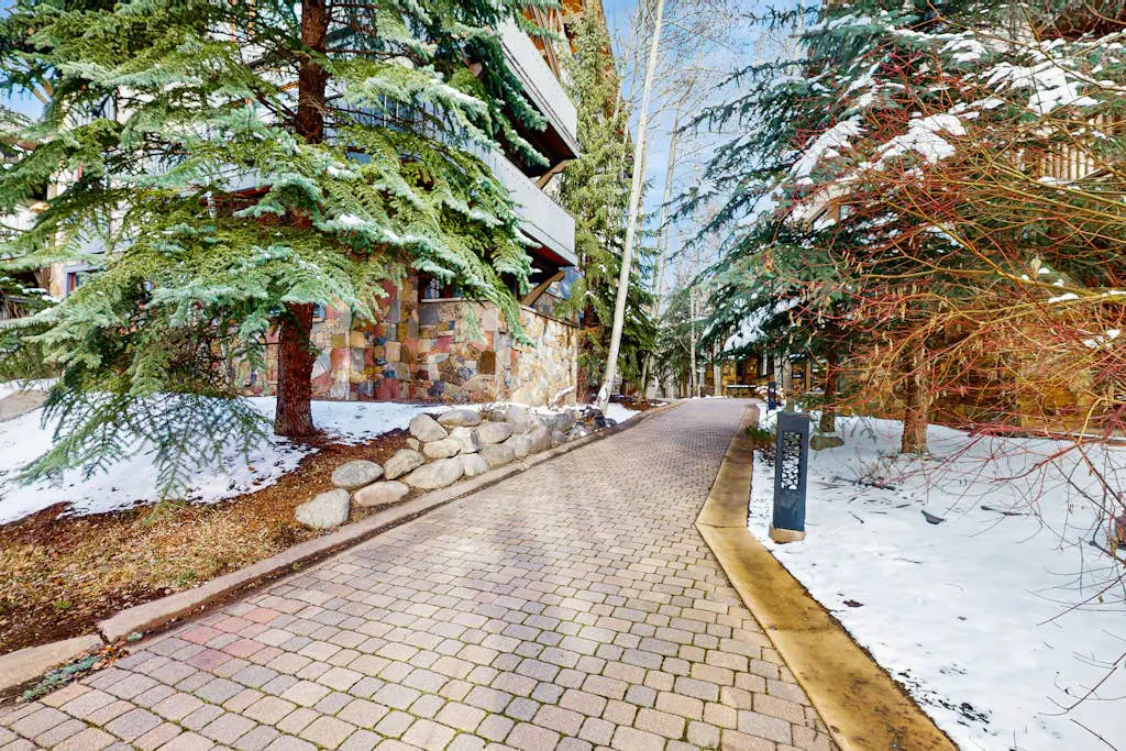 Spruce Tree Lodge #202