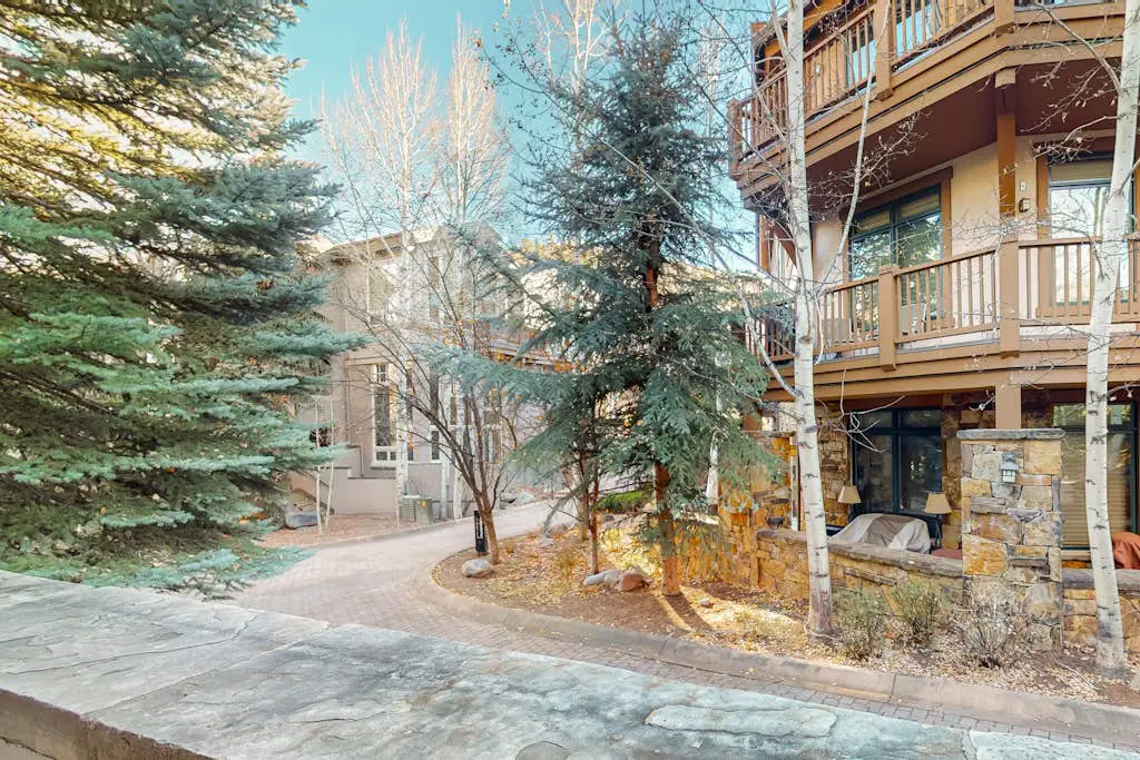 Spruce Tree Lodge #202