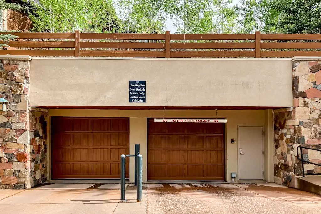 Spruce Tree Lodge #202